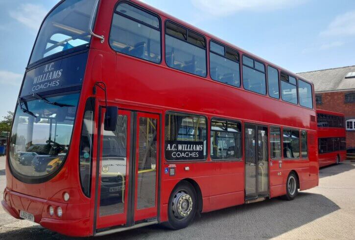 2004 (53) Volvo B7TL - Image 1