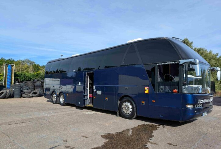 15 bed band bus exterior 1 2mb